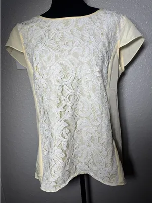 Antonio Melani Pale Yellow Blouse Women’s size Medium Lace Accent Cap Sleeve thumbnail 1