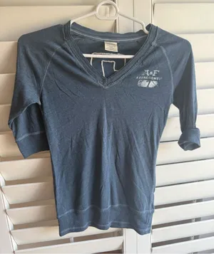 Abercrombie y2 Blue V-Neck 3/4 Sleeve Tee thumbnail 1