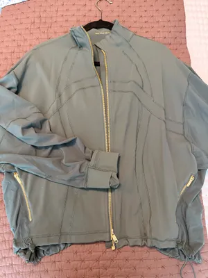 Lululemon jacket thumbnail 2