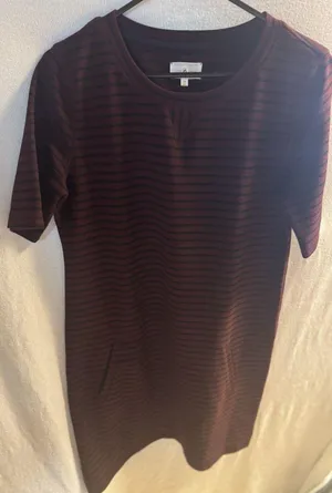 Lou and Grey Women's Ribbed Sweater Dress Size M Crewneck Short Sleeve, Pockets thumbnail 1
