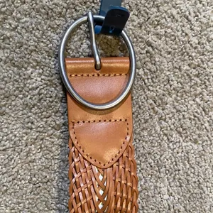 Women’s Belt Tan Woven Medium with Silver Buckle Size S NWT thumbnail 2