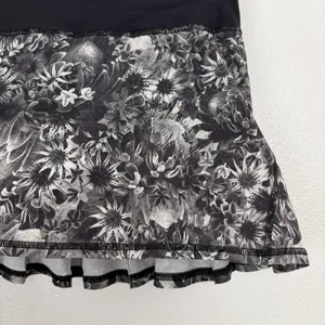 Lululemon Skort Womens 2 Black White Floral Ruffle Pace Setter Skirt thumbnail 3