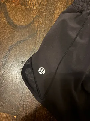Lululemon Hotty Hot Shorts 2.5" High-Rise thumbnail 3