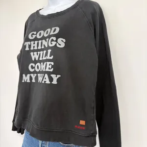 Peace Love World Graphic Sweatshirt M Black Cropped Good Things Come‎ Minimalist thumbnail 2