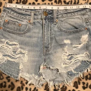 AMERICAN EAGLE Shorts Women’s Size 2 AE HI-RISE FESTIVAL Shorts Distressed thumbnail 7
