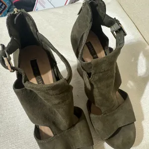 Parker And Sky Wedges‎ Womens Size 6 Olive Green Suede High Heels Peep toe thumbnail 3