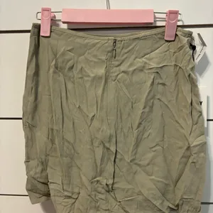 Aritzia Sunday Best Tatiana Skirt Dry Basil NWT thumbnail 3