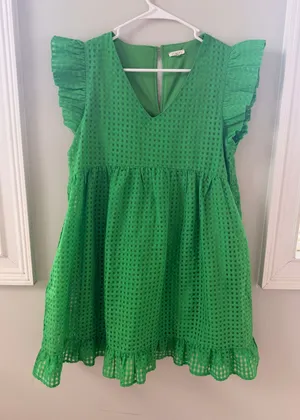 green dress Size M thumbnail 1