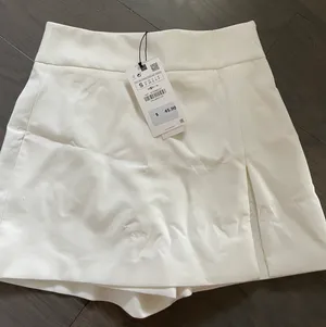 ZARA White Envelope Skirt • Size S thumbnail 2