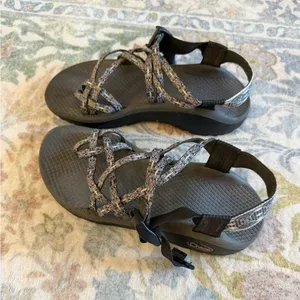 Women’s Chacos Size 7 thumbnail 2