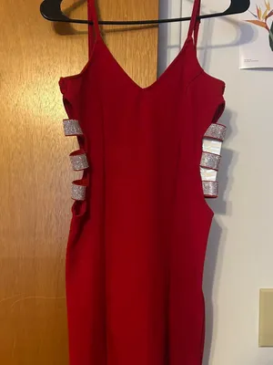 Almost famous Red cut-out dress with silver accents thumbnail 2