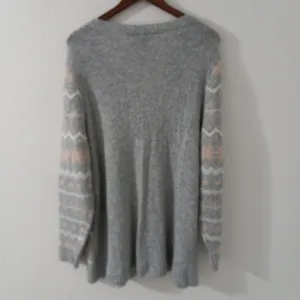 Lane Bryant 18/20 Soft V-'Neck Fair Isle Pullover Sweater in Gray White Peach thumbnail 5