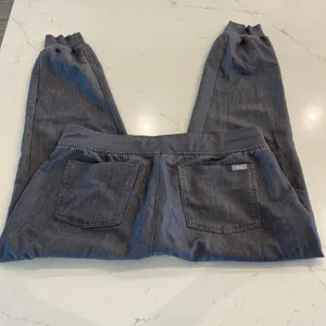 Figs Zamora Jogger Scrub‎ Pants in Graphite size Medium Petite thumbnail 4