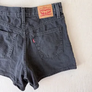 Levi's High Waisted Mom Shorts Womens 28 Black Denim Retro Summer Cut Offs thumbnail 10