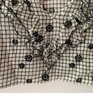 LoveShackFancy Blake Cropped Floral Ruffle Blouse Black White Women's size Large thumbnail 6
