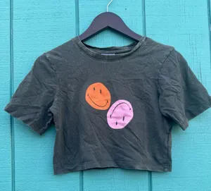 COTTON ON x SMILEY Chop Tee Crop Top XXS Extra Extra Small Smiley‎ Artsy Faces thumbnail 1