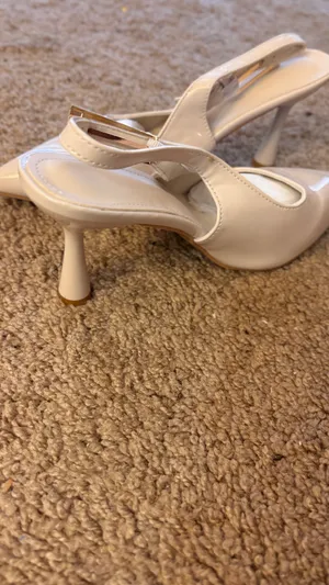 White kitten pumps Size 8 thumbnail 2