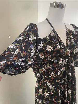 Black Floral Puff-Sleeve Maxi Dress thumbnail 3