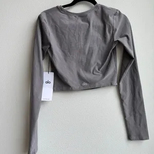 NWT Alo Washed AloSoft Crop Finesse Long Sleeve Cool Grey Crop Size XS thumbnail 5