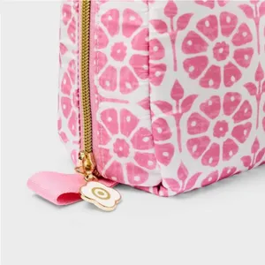 🩷 NWT! Daisy Floral Toiletry Bag Pink and White - ROLLER RABBIT x TARGET thumbnail 3
