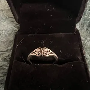 Women’s Stainless Steel Silver Band Size 7 thumbnail 3