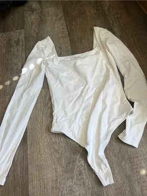 Babaton Ivory Long-Sleeve Square Neck Bodysuit‎ thumbnail 5