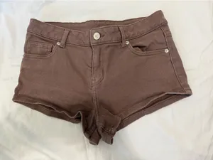 H&M Brown shorts thumbnail 1