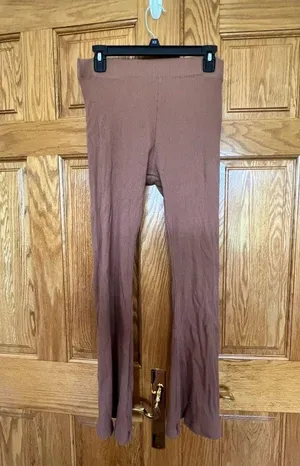 PINK - Victoria's Secret - Short Flare Leggings thumbnail 8
