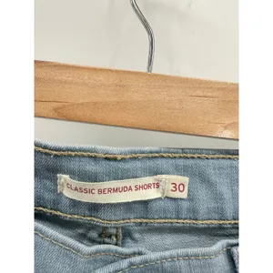 Levi's Classic Bermuda Light Wash Blue Denim Jean‎ Shorts Women's Size 30 thumbnail 5