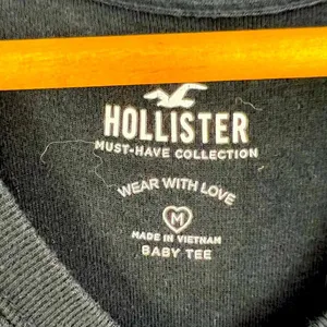Hollister baby tee thumbnail 3