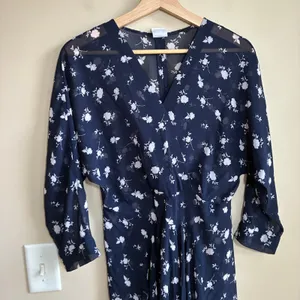 Cabi 5575 Floral Midi Dress 6 Navy Womens Sheer Chiffon V-Neck high low sheer thumbnail 2