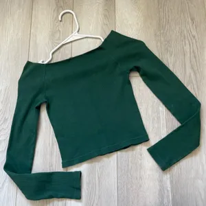 Brandy Melville Ribbed Off the Shoulder Long Sleeve Shirt Green (One Size) crop thumbnail 3