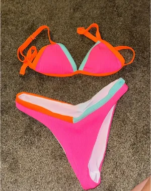 Bikini Size L thumbnail 2