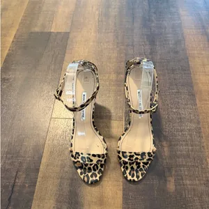 Manolo Blahnik Chaos Leopard Patent Leather Ankle Strap Heels Pumps Size 39 US 9 thumbnail 2