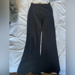 Halara yoga pants thumbnail 4