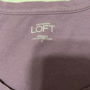 Loft szS pretty purple cap sleeve flower detail and decorative stitching EUC thumbnail 4