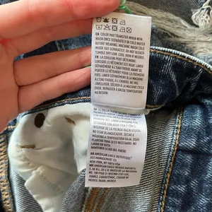 American Eagle Distressed Mom Jean Size 4 Regular thumbnail 4