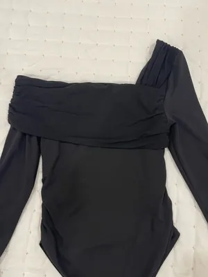 Off shoulder black top Size L thumbnail 2