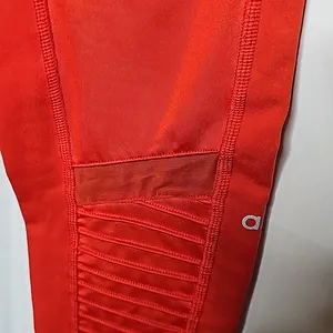 Alo yoga high rise workout moto leggings red cherry sz Medium thumbnail 6
