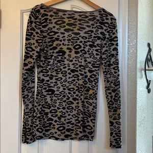 Charlotte Leopard Print V-Neck Long Sleeve Top thumbnail 3