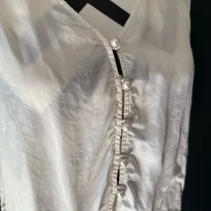 WILFRED Blouse Pearl Button Puff‎ Sleeve Lace Trim White Small thumbnail 2