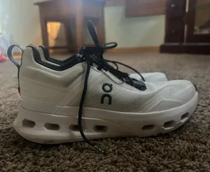 Tennis Shoes On Cloud Women’s thumbnail 1
