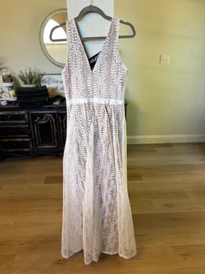 Boohoo Boutique All Lace Plunge Neck Maxi Bridesmaid Dress thumbnail 6