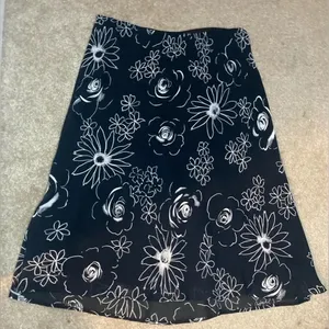 Vintage Y2K Floral Midi Skirt Size Medium Black thumbnail 3