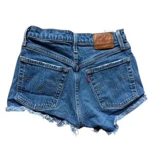 Womens Levis Strauss 501 Original Fit High Rise Raw Hem Jean Shorts - Sz 25 thumbnail 2