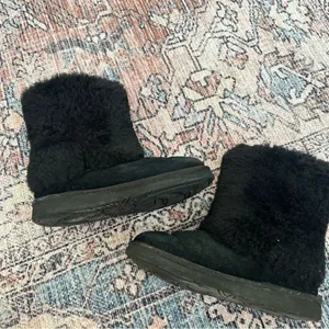 UGG Patten 1006794 Black Suede Shearling Women’s Boots Size 7 thumbnail 10