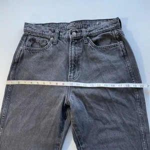Arizona Jeans Womens Size 7 Highest Rise Mom Jeans Faded Black Denim Pockets thumbnail 8