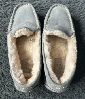 UGG Ansley water resistant suede slippers size 7 thumbnail 1