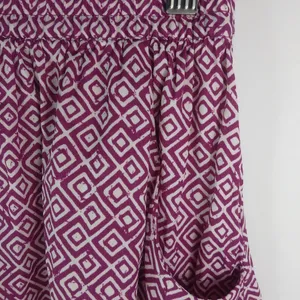 Old Navy M Cranberry White Diamonds Running Shorts thumbnail 7