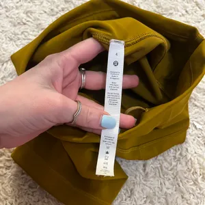 Lululemon Wunder Train Shorts 6” Size 4 thumbnail 3
